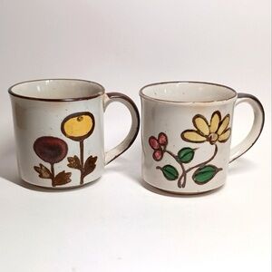 Vintage Stoneware Mugs Floral Design Beige Daisy Mums Kitchy set of 2